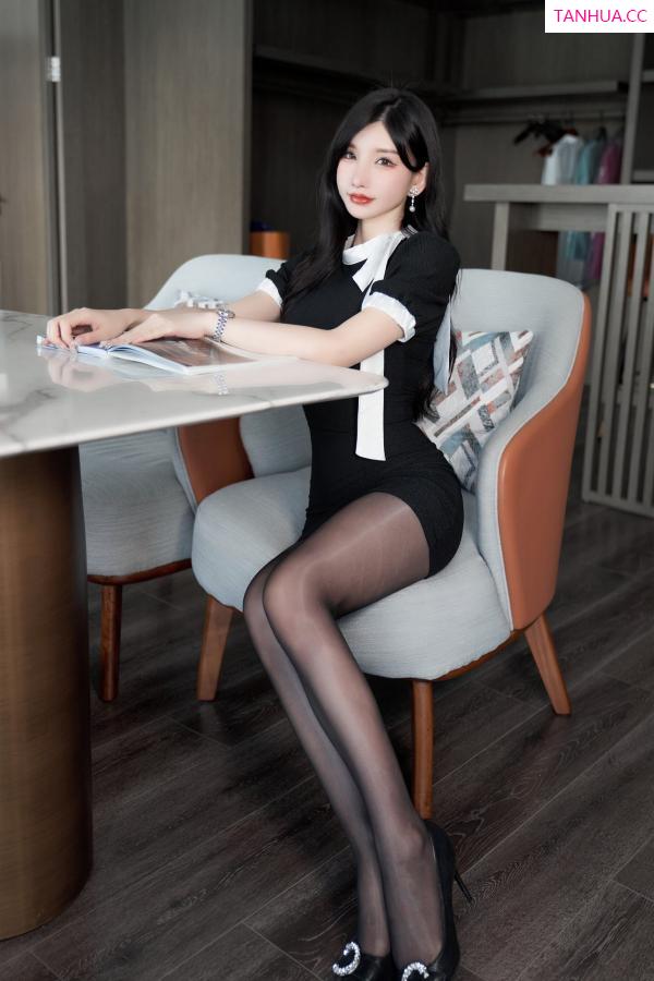 周于希dummy  [XiuRen]高清写真图 2022.11.11 No.5848 周于希Sally 黑丝美臀第15张图片